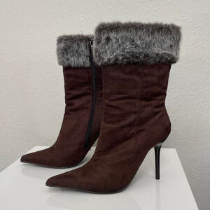 vintage brown boots ✨
Vintage brown fur boots mid calf stiletto pointed toe